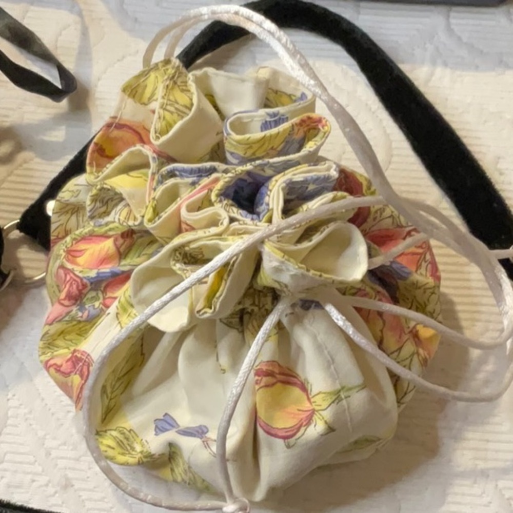 Vera Bradley Floral wrist wallet and Bundle of bags and jewelry holders 8 in all - Picture 5 of 16